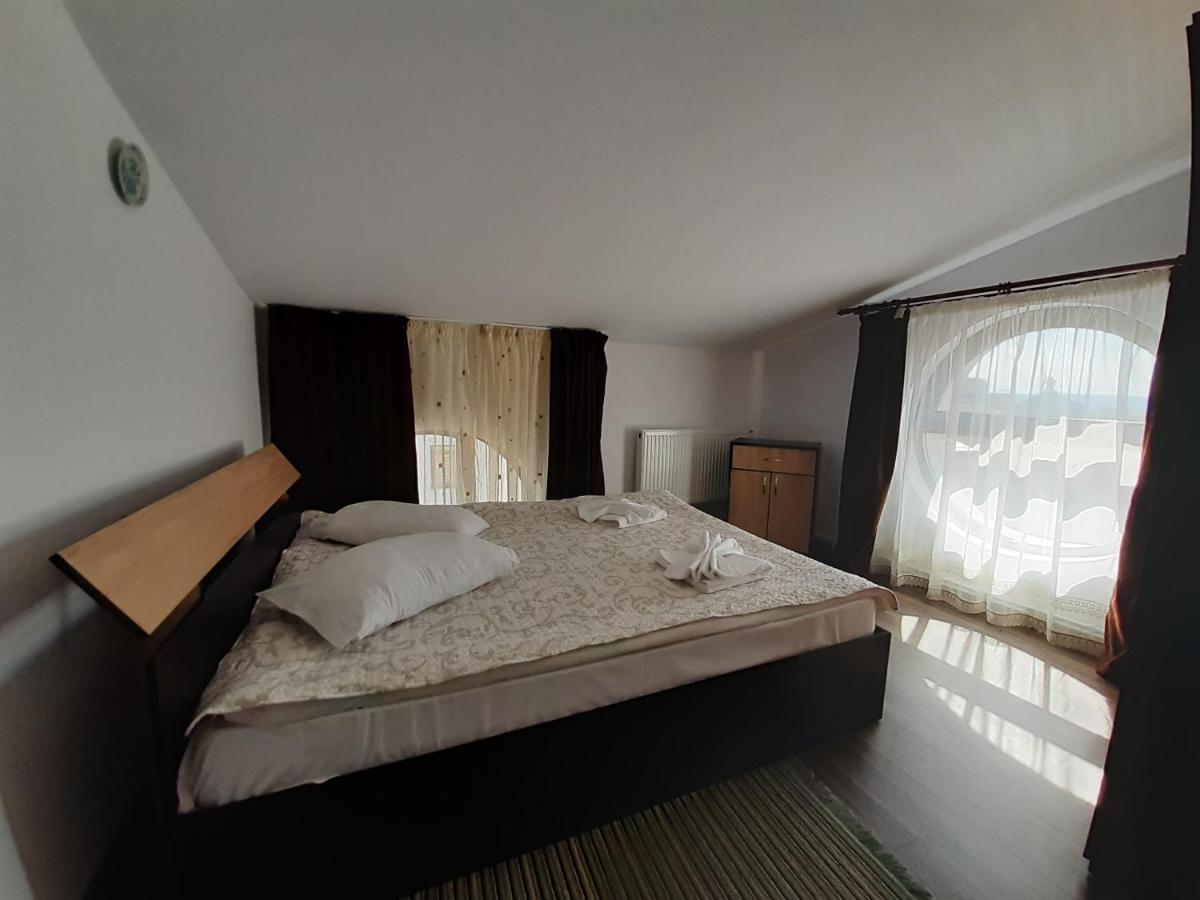 Copou Holding House Apartment Iasi Bagian luar foto