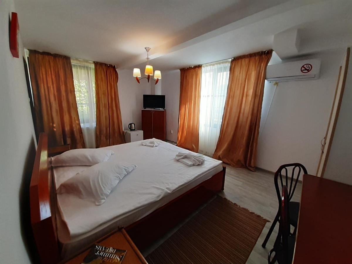 Copou Holding House Apartment Iasi Bagian luar foto