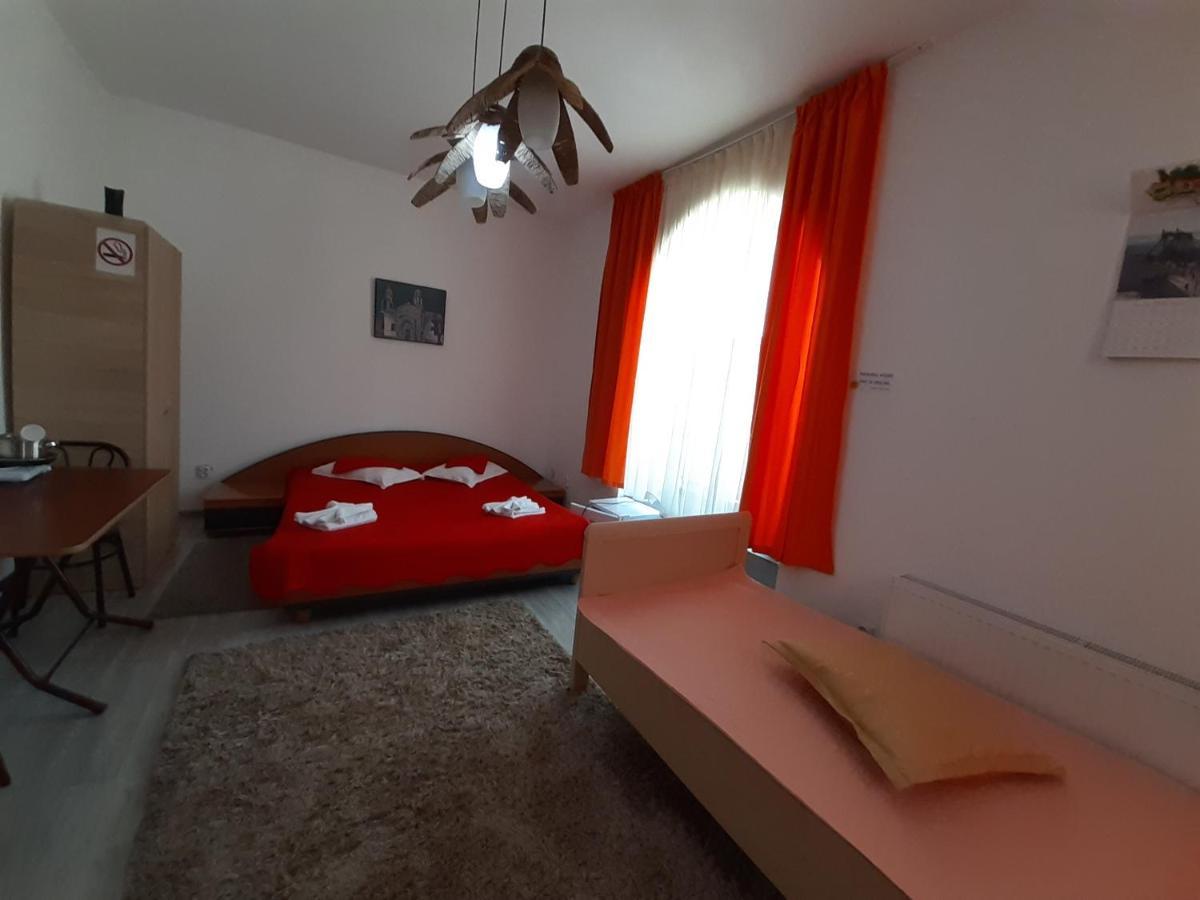 Copou Holding House Apartment Iasi Bagian luar foto