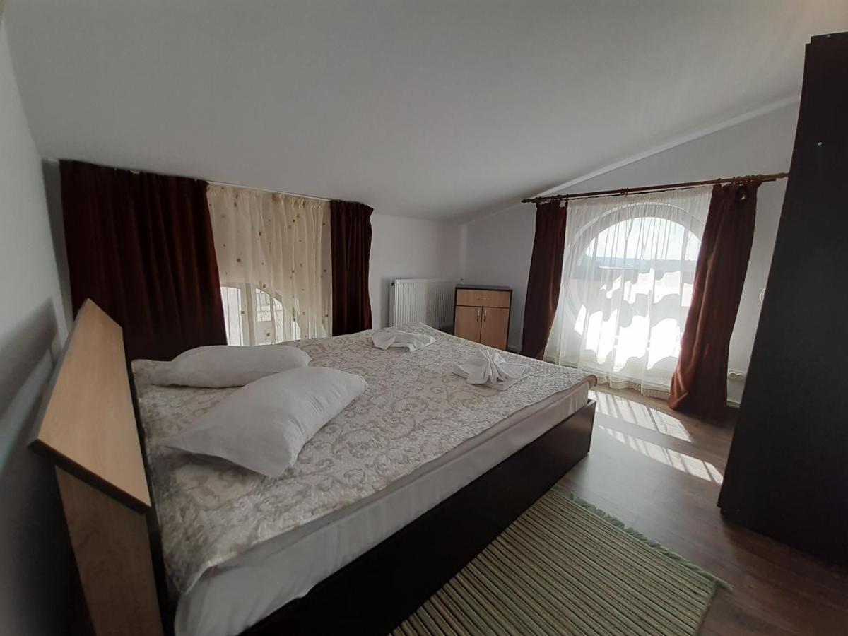 Copou Holding House Apartment Iasi Bagian luar foto
